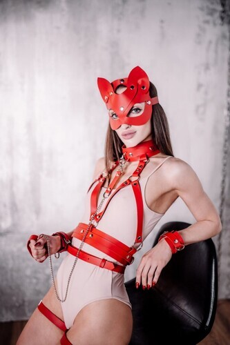 Kadın Kırmızı Tasma ve Maske Detaylı Bel Kemerli Seksi Fantezi Aksesuar Set - 2